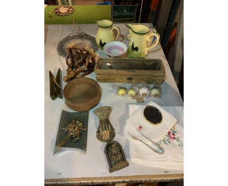 AN ASSORTMENT OF VARIOUS ITEMS TO INCLUDE TWO JUGS, A SMALL CERAMIC WALL SCONCE IN THE FORM OF A DEER, A CERAMIC RELIGIOUS WA