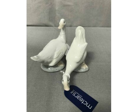 WEDGWOOD CHELSEA GARDEN WAREall boxed, including a pair of salt and pepper shakers, a small dish, a lemon squeezer and a smal