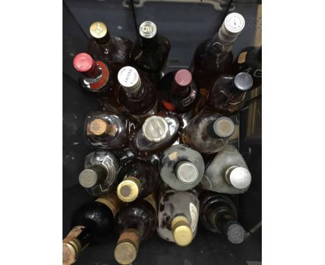 NINETEEN BOTTLES OF SCOTCH WHISKYTo include Bell's 21yo, Saunders', Long John, J&B Ultima, Ballantine's Founders Reserve, Whi