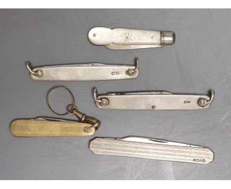 A 10k yellow metal mounted pocket knife, 56mm, with 9c bale clasp, three early-mid 20th century silver mounted pocket knives 