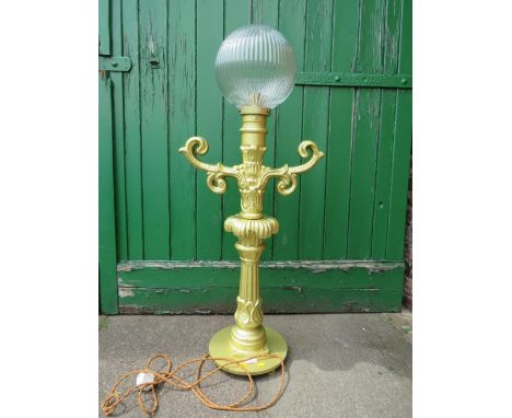 &nbsp;SOLID CAST ALLOY PIER LIGHT MOUNTED ON A ROUND STEEL BASE