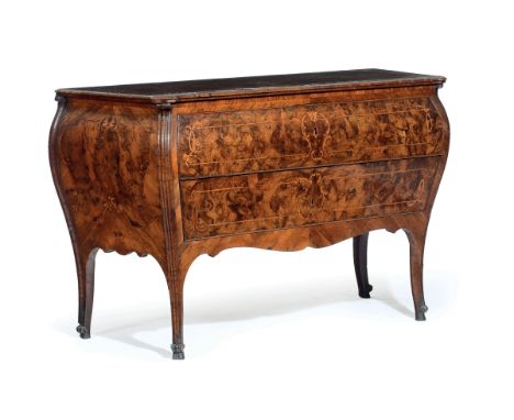 Commode Luigi XV interamente intarsiata in noce, radica di noce e bosso, Milano, 1770 circa,  fronte e fianchi mossi, due cas