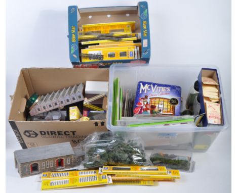 A large collection of assorted 00 gauge and N gauge model railway trainset track and accessories comprising Peco points inclu