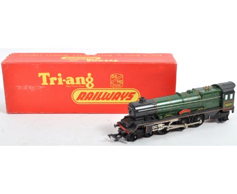 An original vintage Triang made 00 gauge model railway trainset locomotive engine R.53 Princess Elizabeth 4-6-2 green livery.
