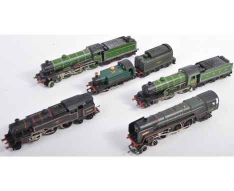 A collection of x8 assorted Hornby made 00 gauge model railway trainset locomotive engine and tenders comprising R053 Manches