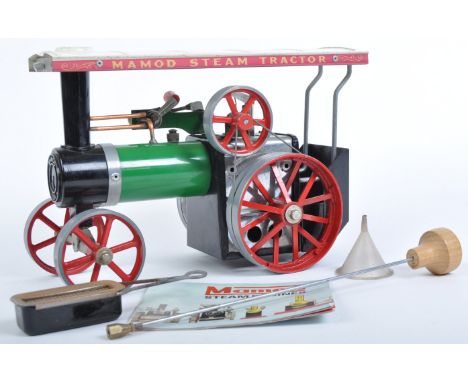 An original vintage Mamod live steam model Steam Tractor TE1A Traction Engine. A green and red model of liquid fuel example. 