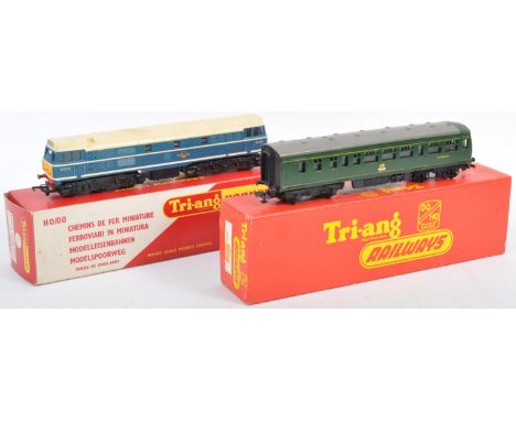 Two original vintage boxed Triang made 00 gauge model railway trainset diesel locomotive engines comprising R.157 Diesel Powe