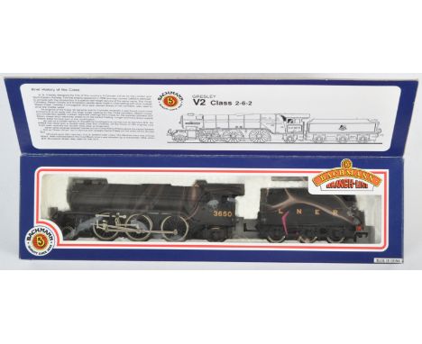An original Bachmann made Branch Line 00 gauge model railway trainset locomotive engine No. 31-556 V2 Class 3650 LNER wartime
