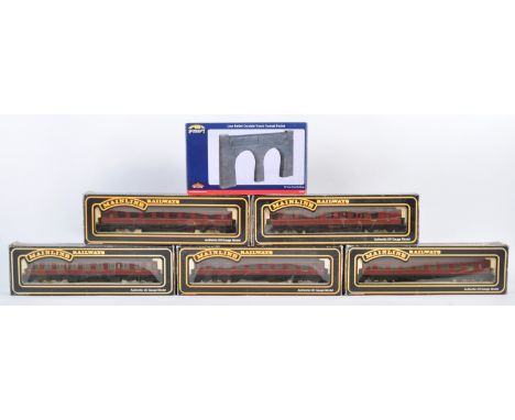 A collection of x5 Mainline 00 gauge model railway trainset locomotive 1st and 2nd brake carriages and a Bachmann Scenecraft 
