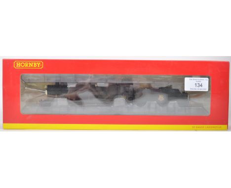 An original Hornby 00 gauge model railway trainset locomotive engine No. R3006 British Railways 38XX weathered ' 3864 '.&nbsp