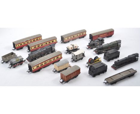 A collection of original vintage Hornby / Triang (Tri-Ang) made 00 gauge model railway trainset locomotives and rolling stock
