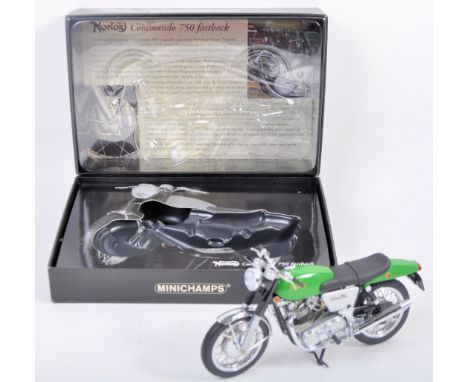 An original Minichamps made Classic Bike Series 1/12 scale diecast model motorcycle No.2Norton Commando 750 Fastback 1968. Mo