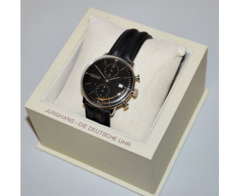 Junghans Max Bill Chronoscope von 2015Edelstahlgehäuse, Dm 40 mm, schwarzes Zifferblatt mit zentraler Stoppsekunde, Minuten- 