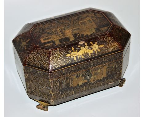 Tea Caddy in Kanton-Lack, China, Mitte 19. Jh.Teedose mit geschrägten Ecken, auf Schwarzlackfassung feine, gut erhaltene Gold