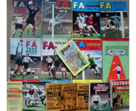 VERY LARGE COLLECTION OF FOOTBALL MEMORABILIA X 400+ ITEMS
Over 400 items that includes Badges, Tickets, Trade Cards, Cigaret