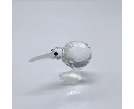 This figure is made from clear crystal and has black eyes, and a frosted beak and feet. This item has its original box measur