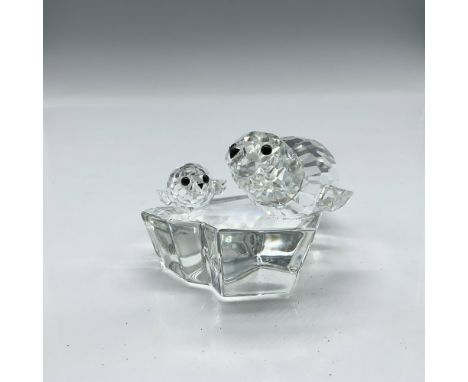 Part of the Mother and Child trilogy, figures are designed in clear faceted crystal with jet crystal eyes and nose. Swarovski