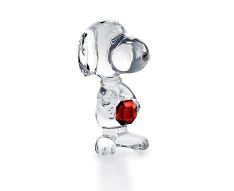 Depicts a beloved character from Peanuts holding a vibrant red gemstone, adding a playful touch of color and elegance. 281400