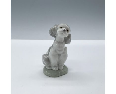 Glossy finish. Modeled in grey and white hues. Lladro backstamp. This item has its original box, dimensions: 3.25''L x 2.75''