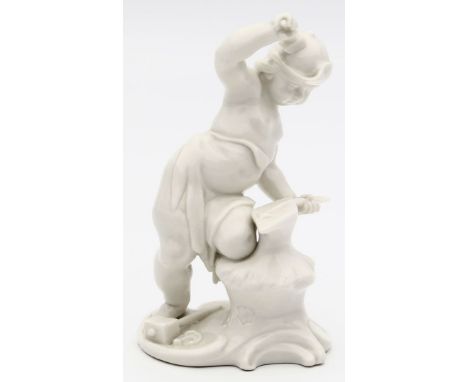 Bustelli, Franz Anton Amorette beim Schmieden eines Pfeiles. Porzellan, weiß. Prägemarke Nymphenburg, um 1900-1920. 1. Wahl. 