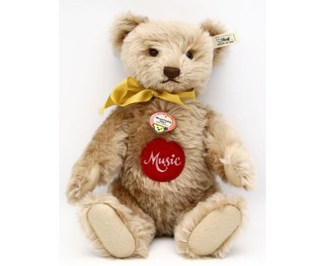Steiff-MusicTeddy 1951 Replica. Art.-Nr. 408458, Ex. 1.616/7.000 aus dem Jahr 1993. Mit K, F und S. Nahezu unbespielt. H. 34 