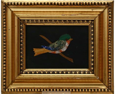 Kleine Pietra Dura-Bildplatte. In verschiedenen Halbedelsteinen eingelegte Darstellung eines auf Zweig sitzenden Vogels. 20. 