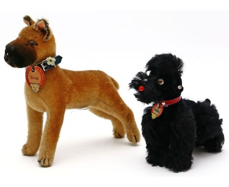 2 Steiff-Hunde: Boxer "Sarras" und Pudel "Snobby", je mit K und S. 50er/60er Jahre. Wenig bespielt. H. 19 bzw. 14 cm.