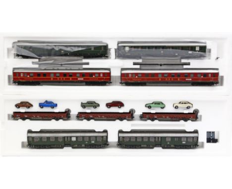 2 Wagensets, Märklin H0. Set "Westerland", Art.-Nr. 42992 und Schnellzugwagenset, Art.-Nr. 43204, zus. 9 Waggons. In 2 Origin