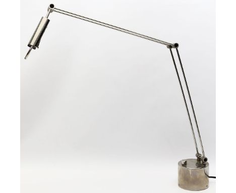 Tischleuchte, Art Line, einflammig. Modell "Stella". Metallgestell mit schwenkbarem Leuchterkopf. Gebrauchsspuren. Hersteller
