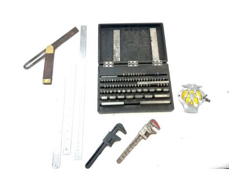 Selection of vintage collectables to include measuring equipment, an AA badge, Matrix gauge and tool co etc