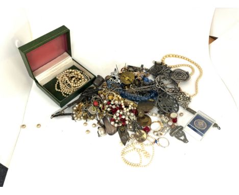 Selection of vintage and later costume jewellery 