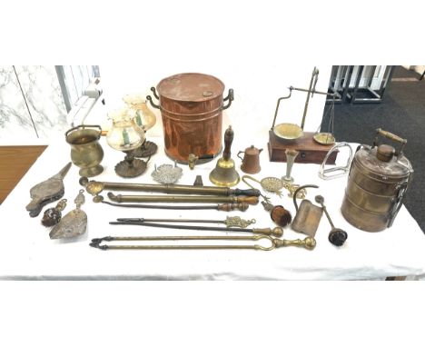 Selection of brass and copper ware to include scales, water dispenser, etc