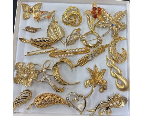 Selection of ladies gold tone costume brooches to include Monet, Art, Hollywood, brooks etc