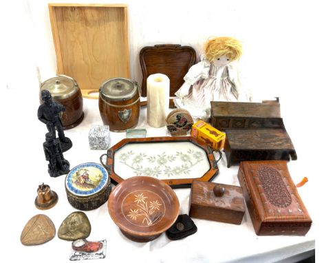 Selection of collectables to include wooden biscuit barrels, tray, wooden trinket boxes, etc