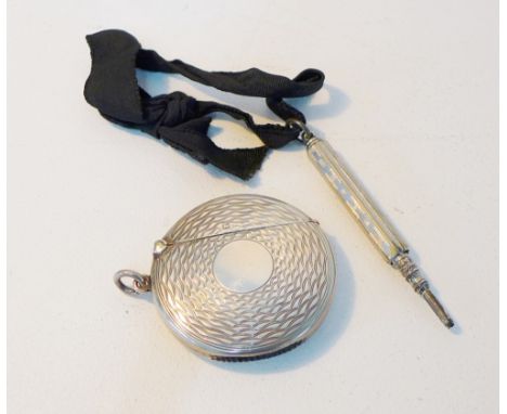 An Edwardian silver vesta of circular form with engine turned decoration, makers marks for George Loveridge, Birmingham 1907,