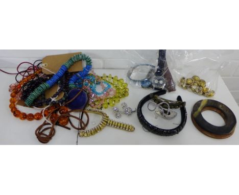 A mixed lot to include amethyst and jade bead necklaces, horn bracelets, various costume jewellery to include beads, hair cli