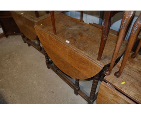 An oak gate leg gate raised on bobbin turned supports 