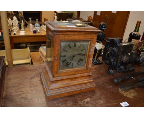 An early 20th Century two hole mantel clock 