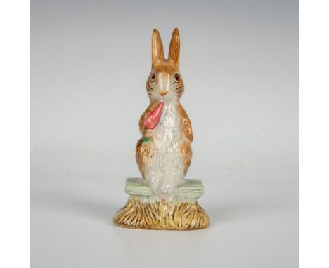 Modeled with dark brown fur and its feet out. This item has its original box measuring 2"L x 2.75"W x 5.5"H. Beswick backstam