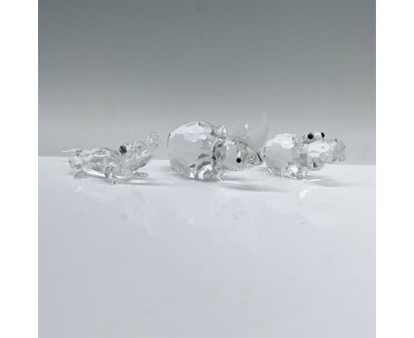 A sturdy rhino (151521) and hippo (151737) standing resolute with piercing black eyes, and a curious alligator (221629) with 