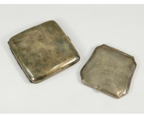 CIGARETTE CASE ETC. A plain curved cigarette case &amp; an engine turned powder compact.