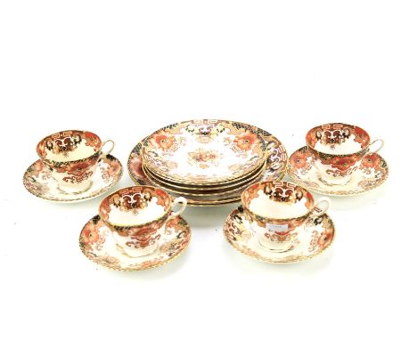 An early 20th century part tea service. Comprising tea cups, saucers, side plates, etc 