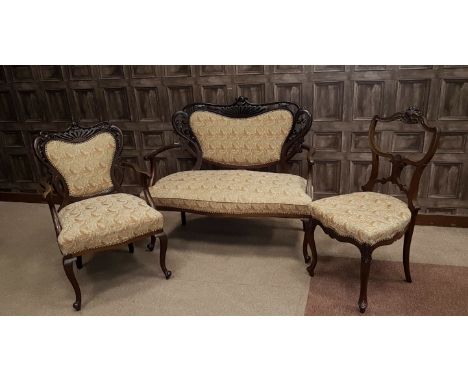 EDWARDIAN MAHOGANY THREE PIECE PARLOUR SUITE OF ROCOCO DESIGN comprising two seat sofa and two open elbow chairs, with pierce