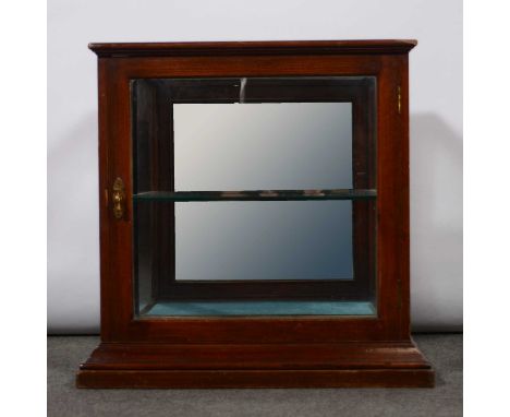 Small mahogany table top display cabinet, with one glass shelf, width 45cm, depth 40cm, height 49cm.