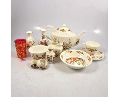 Aynsley 'Cottage Garden' tea/dinner service, six place settings (lacking teacup saucers).