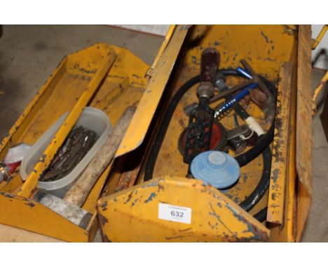 A WORKZONE BENCH GRINDER WITH SAND BELT TOGETHER WITH A SMALL SELECTION OF TOOLS, TOOLBOX A/F, CLAMPS ETC