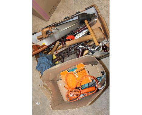 A TRAY OF WOODWORKING TOOLS ETC PLUS A BLACK &amp; DECKER DRILL ETC
