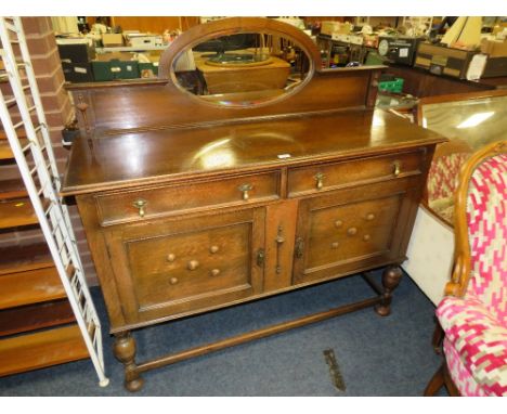 A VINTAGE OAK SIDEBOARD, W 136 cm