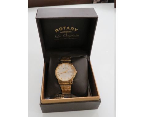 A ROTARY QUARTZ DAY DATE WRIST WATCH IN BOX WITH PAPERWORK