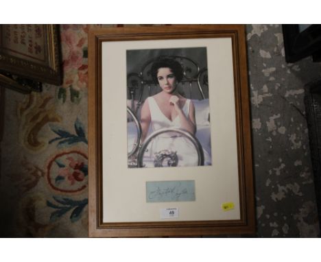 A FRAMED AND GLAZED ELIZABETH TAYLOR PRINT WITH INSET AUTOGRAPH